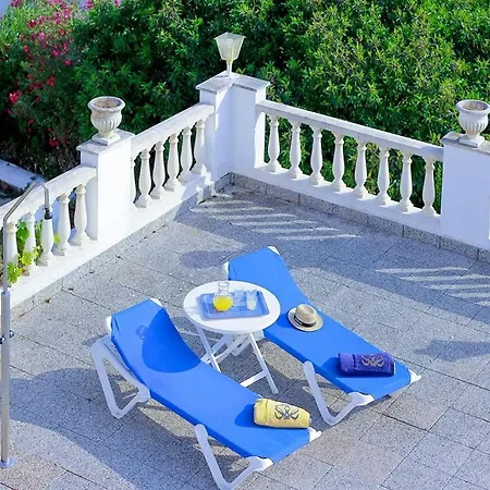 Casa De La Belvedere - Wonderful Sea Views - Elegant Terrace Area - Great For Families